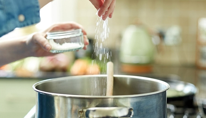 Nêm mì chính trong lúc nấu hay sau lúc nấu mới đúng?