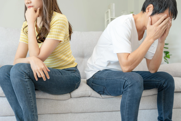 Phát điên khi phát hiện vợ ngoại tình cùng lúc với 2 người đàn ông!