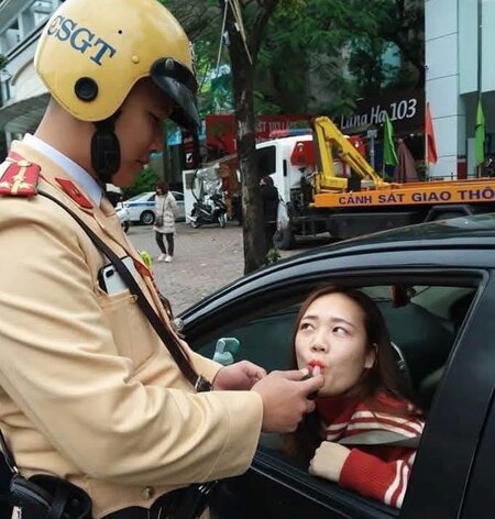Thái độ hợp tác, đi đường tuân thủ luật giao thông, đã lái xe thì không rượu bia
