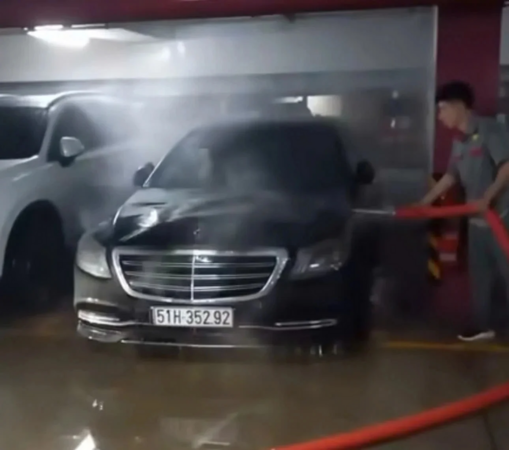 Ca sĩ Duy Mạnh bất ngờ rút đơn kiện Mercedes Việt Nam đòi 2,5 tỷ đồng