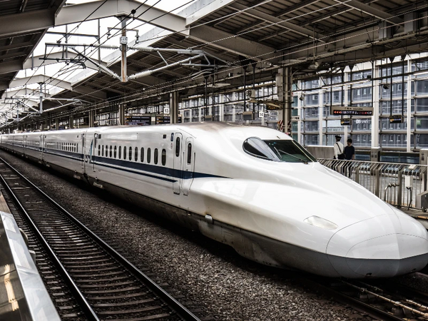 Tranh luận gay gắt: VinSpeed có làm nổi đường sắt cao tốc?