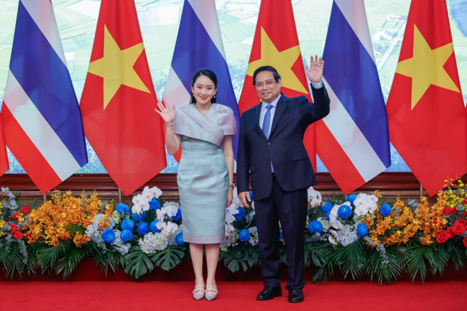 Phát sốt vì phong cách thời trang của Thủ tướng Thái Lan Paetongtarn Shinawatra: Sự kết hợp tinh tế giữa hiện đại và truyền thống