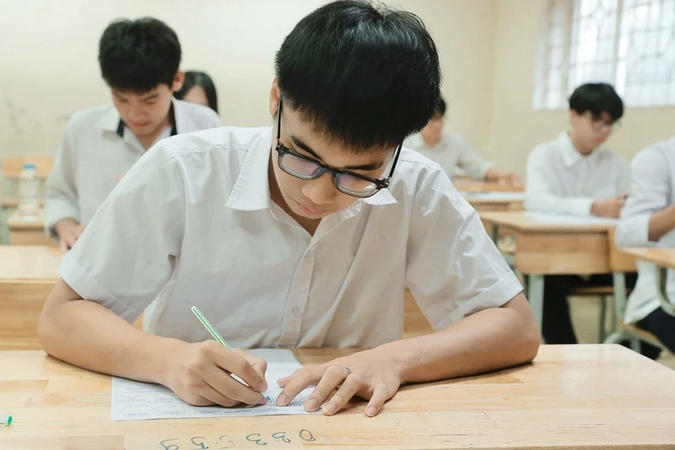 Phụ huynh cần làm gì để cùng con “vượt sóng” mùa tuyển sinh đại học 2025?