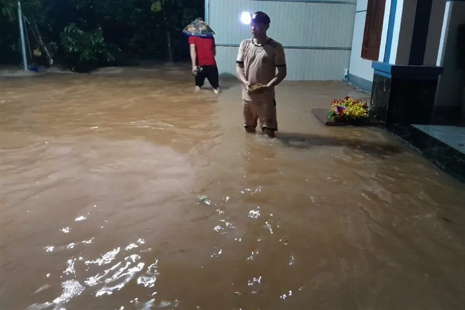 Mưa lũ bất thường tàn phá Hà Tĩnh: Dân mất trắng, chính quyền gấp rút ứng phó