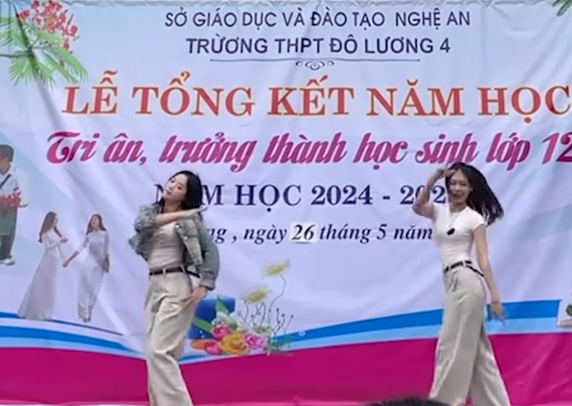 🎉 Một tiết mục văn nghệ trong lễ tổng kết tại Trường THPT Đô Lương 4, Nghệ An