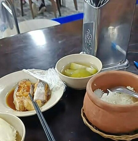 Chuyện gì cũng lên mạng, gồm cả mâm cơm mời tài xế - liệu có cần thiết?