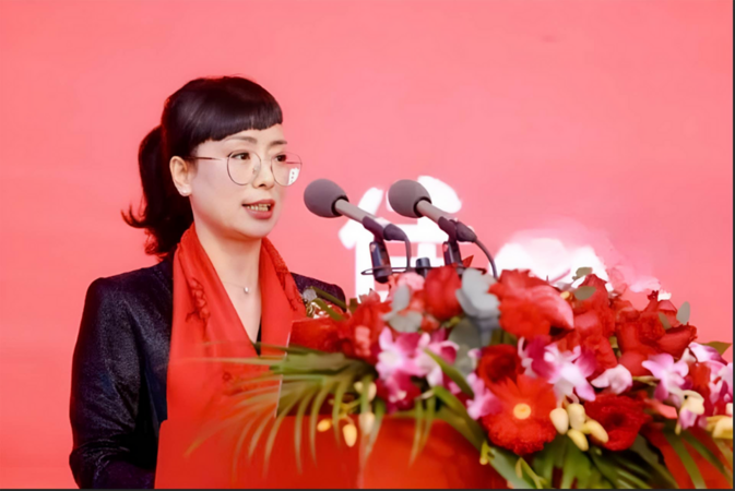 Nữ doanh nhân tỷ phú lừng danh bất ngờ 'ngã ngựa' giữa đỉnh cao