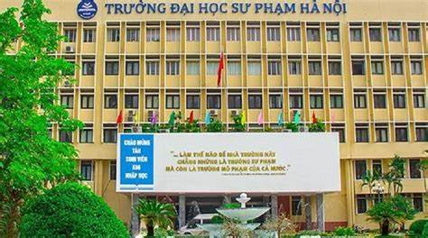 Gia đình khó khăn, nên chọn trường đại học nào cho con để đỡ lo "gánh nặng" học phí?