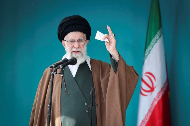Ali Khamenei là ai? Ông ấy có vai trò gì ở Iran?