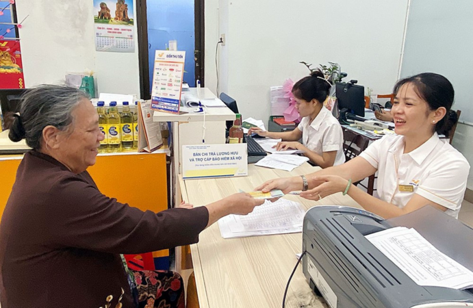 Lịch trả lương hưu, trợ cấp, BHXH có thay đổi sau sáp nhật từ 1-7 thực hiện chính quyền 2 cấp không?