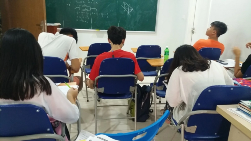 Cần phân biệt học thêm là một nhu cầu chính đáng với việc ép học thêm
