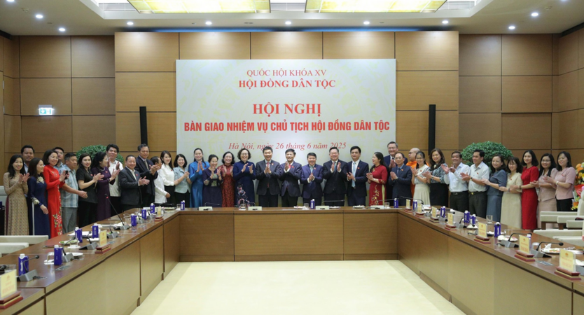 Bốn bí thư tỉnh ủy được điều động, bầu giữ chức vụ mới