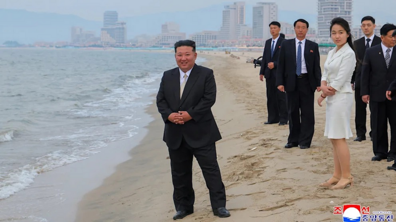 Vợ ông Kim Jong-un lâu lắm mới thấy, nhưng cũng chỉ đứng sau con gái