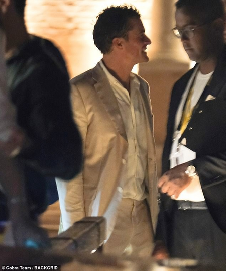 Vừa tuyên bố chia tay, Orlando Bloom đã có ngay đào trong tiệc cưới tỷ phú Bezos