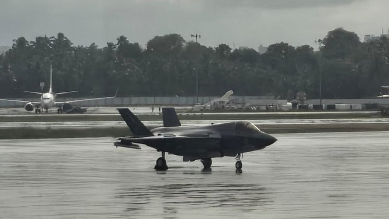 Anh buộc phải "xách tay" máy bay tàng hình F35-B từ Ấn Độ về nước