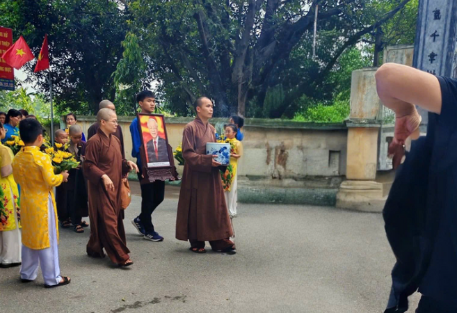 Hôm qua rước di ảnh cố Tổng bí thư Nguyễn Phú Trọng về quê hương