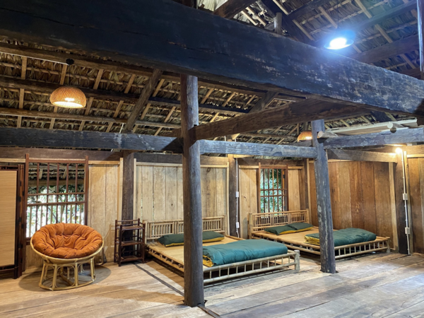 Lời lẽ bóng bảy, văn hoa không dập được khủng hoảng truyền thông, MC Minh Trang xin lỗi