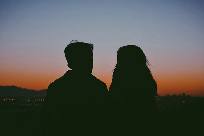 Vì sao đàn ông nhanh tái hôn khi vợ qua đời trước, còn phụ nữ thường ở lại nuôi con?