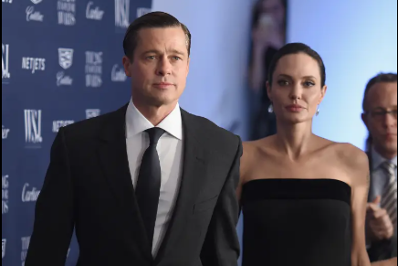 Brad Pitt và Angelina Jolie lại ra tòa. Lần này Brad Pitt muốn được xem tin nhắn riêng tư vợ cũ
