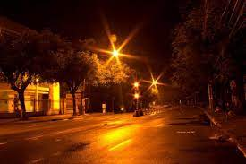 Không nằm quay đầu ra cửa, không được thưa khi nghe ai đó gọi lúc nửa đêm. Có cơ sở khoa học nào không?