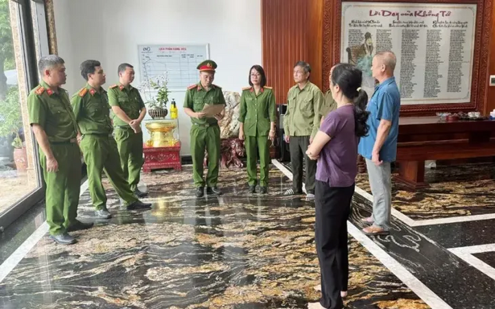Nhà trùm giang hồ có tấm bảng lời dạy của Khổng Tử. Lạ chưa?