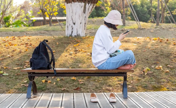 Đàn ông sau khi kết hôn vẫn liên lạc với bạn gái cũ chắc chắn có ý đồ. Đó là gì?