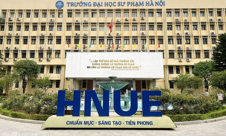 Nên thi sư phạm hay "quay xe" sang Luật?