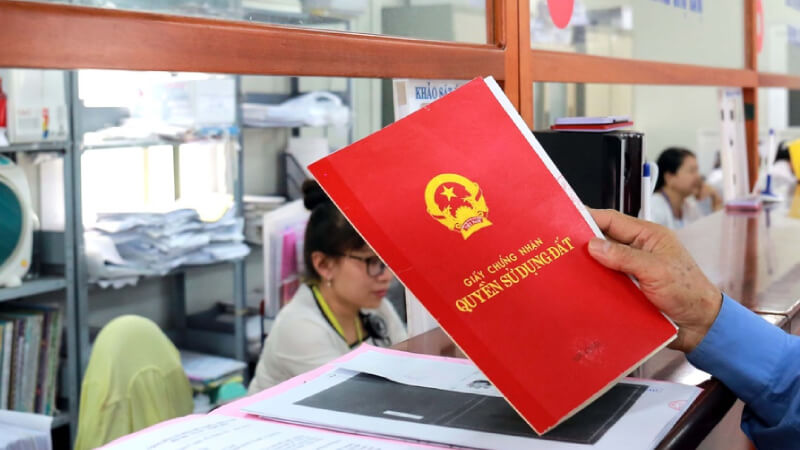 Ba tỷ nhờ bố mẹ đứng tên mua nhà, giờ trắng tay