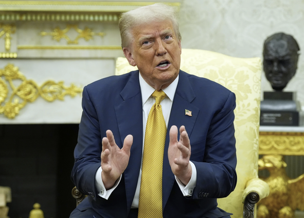 Tổng thống Donald Trump cáo buộc ông Barack Obama "ph.ản quốc"