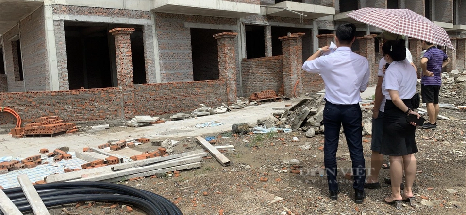 Có phải vợ sale bất động sản, suốt ngày tiếp xúc với người có tiền nên chê chồng?