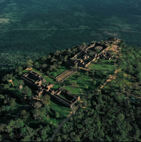 Vì sao hai quốc gia theo đạo Phật là Thái Lan và Campuchia tranh giành một "ngôi đền Hindu" có từ thế kỷ 12?