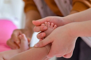 Thanh niên không muốn đẻ, chính phủ Trung Quốc tung tiền khuyến khích