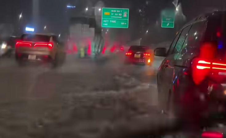 Đường vành đai 3 trên cao sau trận mưa thế này đây