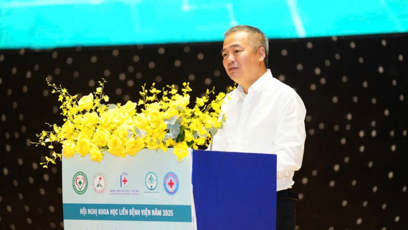 Người kế nhiệm PGS.TS.BS Nguyễn Lân Hiếu: "Chúng tôi chia tay để thầy đi làm những việc lớn lao hơn"