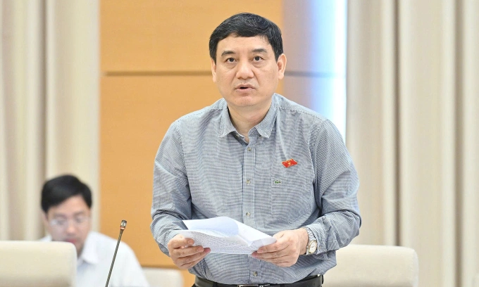 Có nên biên soạn một bộ sách giáo khoa (SGK) phổ thông dùng chung cho cả nước? 🤔