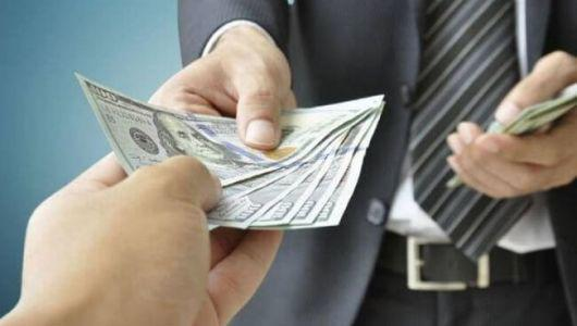 Phụ nữ cần chồng hơn hay tiền hơn? Một câu chuyện, nhiều luồng ý kiến