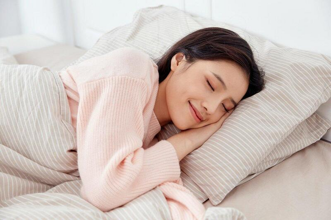 Đi ngủ nhớ bật chế độ này trên điện thoại: Vừa giảm bức xạ, lại ngủ sâu hơn 😉