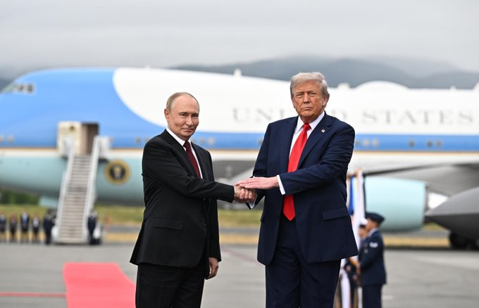 SỐC TOÀN TẬP với cách Trump đón tiếp Putin tại Alaska