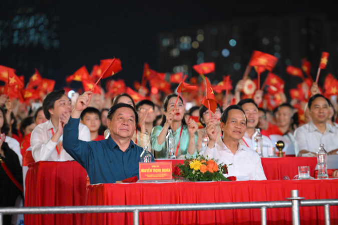 ‘Tự hào là người Việt Nam’ bùng nổ với Quốc ca, Đường tới ngày vinh quang