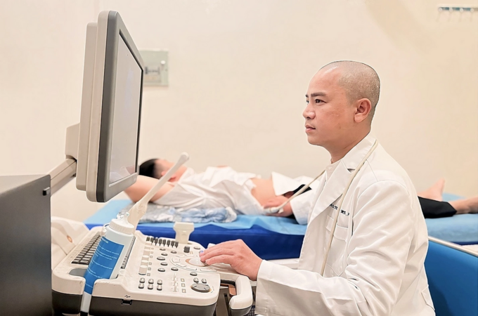 Vì sao đàn ông trung niên bỗng hưng phấn như tuổi đôi mươi?