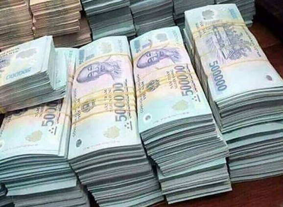 Vợ chồng chủ tiệm vàng liên tiếp bị nhân viên “hốt” tiền tỷ