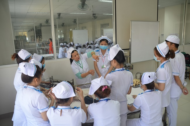 Vì sao nhiều người ngại kết hôn với một y tá?
