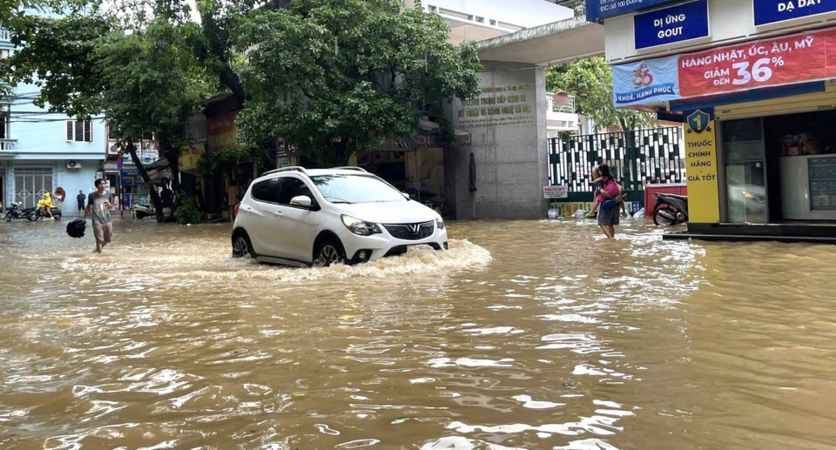 Hà Nội vẫn đang mưa và đây là các đoạn đường còn ngập đến sáng nay 27/8/2025