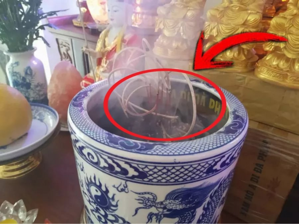 Bát hương có dấu hiệu này Nặng Vía, thay ngay còn kịp