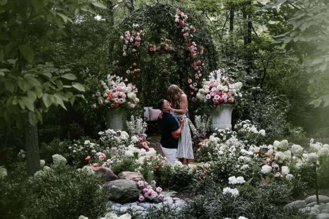Taylor Swift và chiếc nhẫn cầu hôn kim cương triệu đô của Travis Kelce