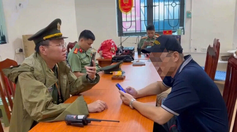 Công an Hà Nội dẹp tình trạng ‘giữ chỗ’ cho thuê ghế xem diễu binh