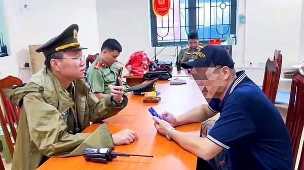 Người xí chỗ bán lại với giá 20k/ghế xem sơ duyệt bị mời uống trà!