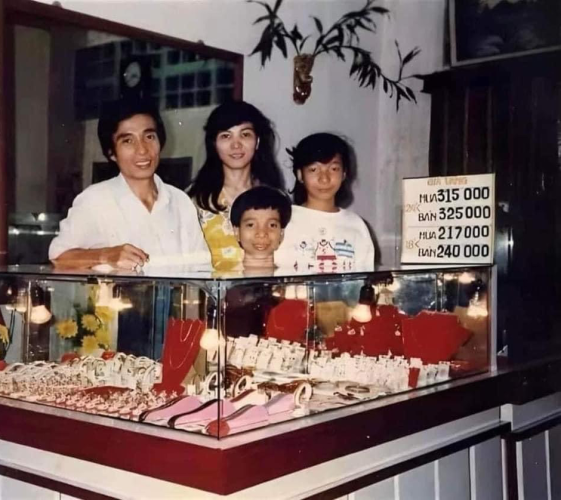 Bất ngờ về bức ảnh chụp tiệm vàng năm 1988 gây sốt cộng đồng mạng