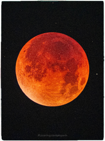 Trăng máu đỏ rực trên bầu trời Hà Nội đêm qua