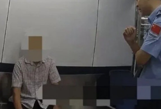 Có phải càng lớn tuổi người ta càng 'si tình' không? Để vừa lòng người yêu, cụ ông 79 tuổi ở Trung Quốc tự sửa đi năm sinh trên giấy tờ